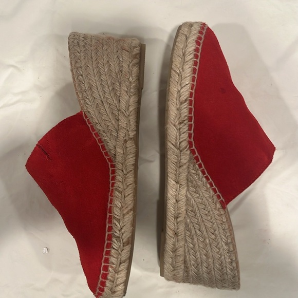 Women's Red Suede Slip-On Shoe. - Picture 3 of 8
